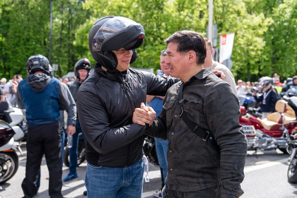 Бату Хасиков: Принял участие в масштабном мотопробеге в Москве Бату Хасиков: Принял участие в масштабном мотопробеге в Москве
