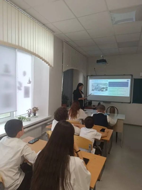 В районах Калмыкии продолжается масштабный просветительский проект «День Республики Калмыкия со «Знанием», объединяющий школы в едином историческом диалоге В районах Калмыкии продолжается масштабный просветительский проект «День Республики Калмыкия со «Знанием», объединяющий школы в едином историческом диалоге