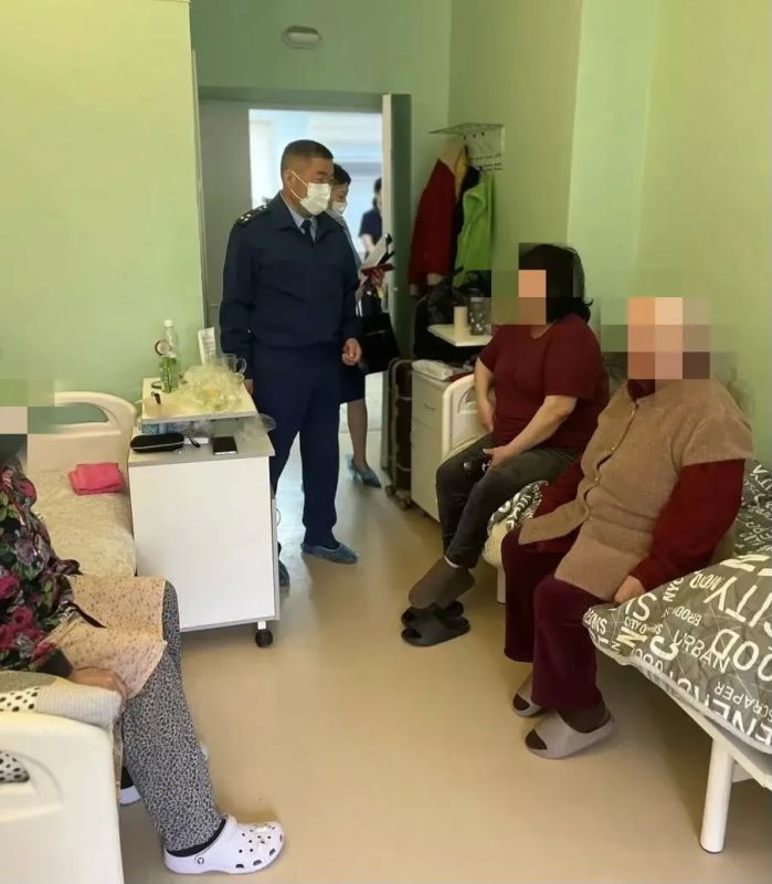 Прокурор города Элисты провел выездной прием граждан в Республиканском госпитале ветеранов войн Прокурор города Элисты провел выездной прием граждан в Республиканском госпитале ветеранов войн