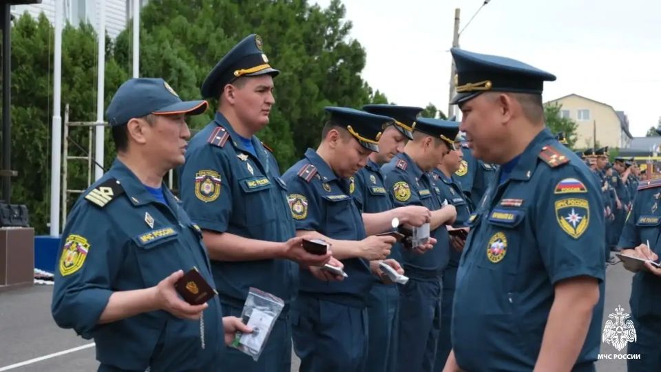 В калмыцком МЧС состоялся строевой смотр личного состава в связи с переходом на летнюю форму одежды В калмыцком МЧС состоялся строевой смотр личного состава в связи с переходом на летнюю форму одежды