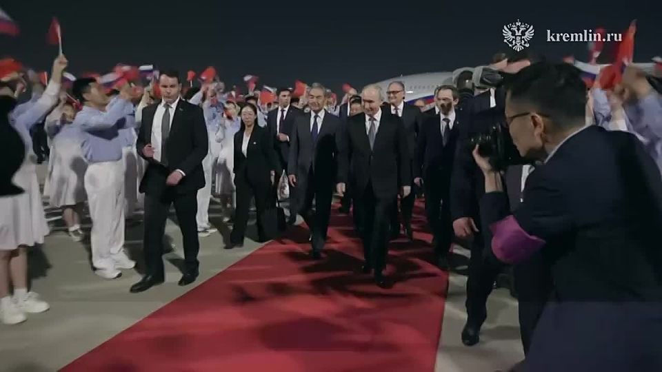 Бату Хасиков: Президент России Владимир Владимирович Путин прибыл в Китайскую Народную Республику с рабочим визитом по приглашению Председателя КНР Си Цзиньпина
