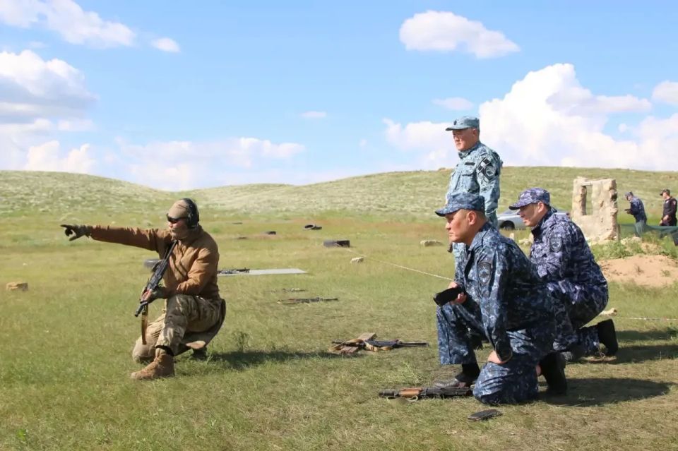 В министерстве внутренних дел по Республике Калмыкия проводятся плановые учебные стрельбы и практические занятия В министерстве внутренних дел по Республике Калмыкия проводятся плановые учебные стрельбы и практические занятия