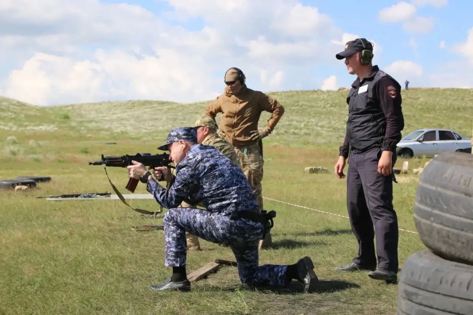 В министерстве внутренних дел по Республике Калмыкия проводятся плановые учебные стрельбы и практические занятия В министерстве внутренних дел по Республике Калмыкия проводятся плановые учебные стрельбы и практические занятия