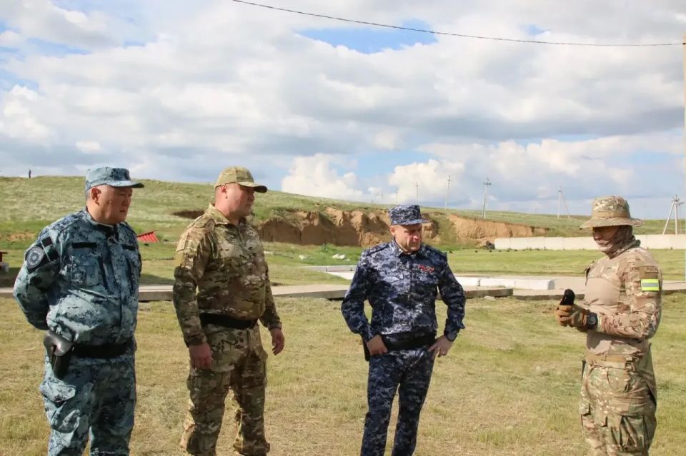 В министерстве внутренних дел по Республике Калмыкия проводятся плановые учебные стрельбы и практические занятия В министерстве внутренних дел по Республике Калмыкия проводятся плановые учебные стрельбы и практические занятия