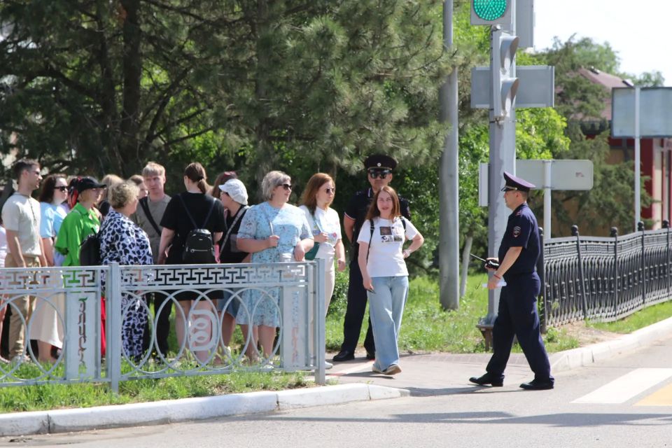 Полицейские Калмыкии обеспечили безопасность граждан во время Всероссийского полумарафона «Забег.РФ» Полицейские Калмыкии обеспечили безопасность граждан во время Всероссийского полумарафона «Забег.РФ»