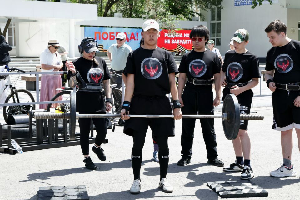 В Элисте на культурном комплексе «Пагода Семи дней» состоялись первые официальные Чемпионат и Первенство Республики Калмыкия по силовому экстриму В Элисте на культурном комплексе «Пагода Семи дней» состоялись первые официальные Чемпионат и Первенство Республики Калмыкия по силовому экстриму