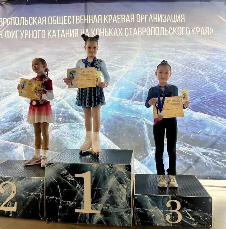 И наши фигуристки продолжают радовать красивыми выступлениями и достойными результатами! И наши фигуристки продолжают радовать красивыми выступлениями и достойными результатами!