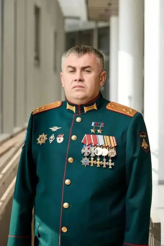 Бату Хасиков: Калмыкия – земля Героев . Поздравляю нашего земляка, уроженца Целинного района, Илью Емельянова с присвоением высшего звания Героя России! Глава государства Владимир Владимирович Путин лично вручил ему... Бату Хасиков: Калмыкия – земля Героев . Поздравляю нашего земляка, уроженца Целинного района, Илью Емельянова с присвоением высшего звания Героя России! Глава государства Владимир Владимирович Путин лично вручил ему...