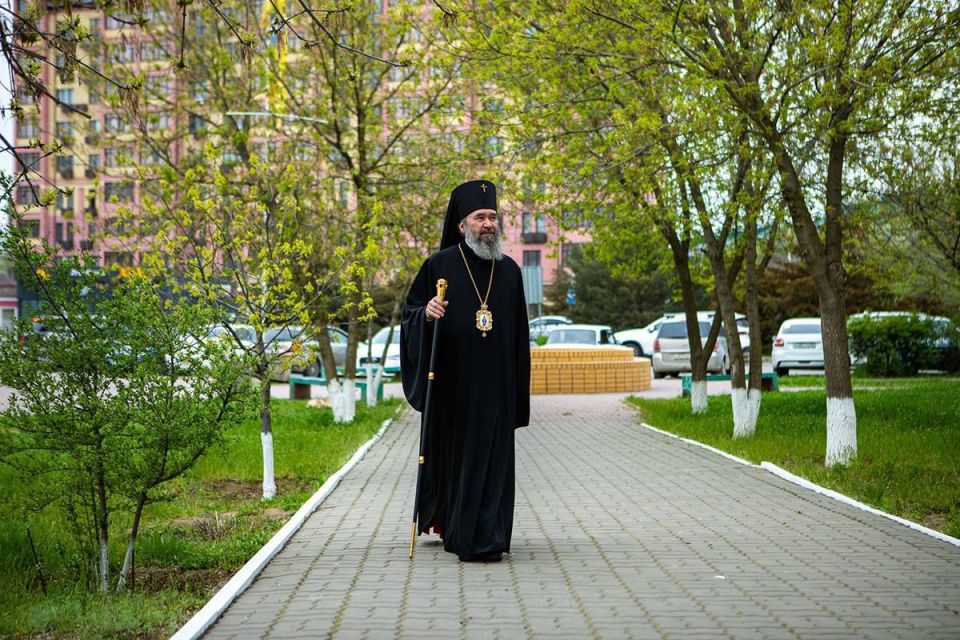 В Элисте появилась площадь 80-летия Явления Христа Спасителя В Элисте появилась площадь 80-летия Явления Христа Спасителя