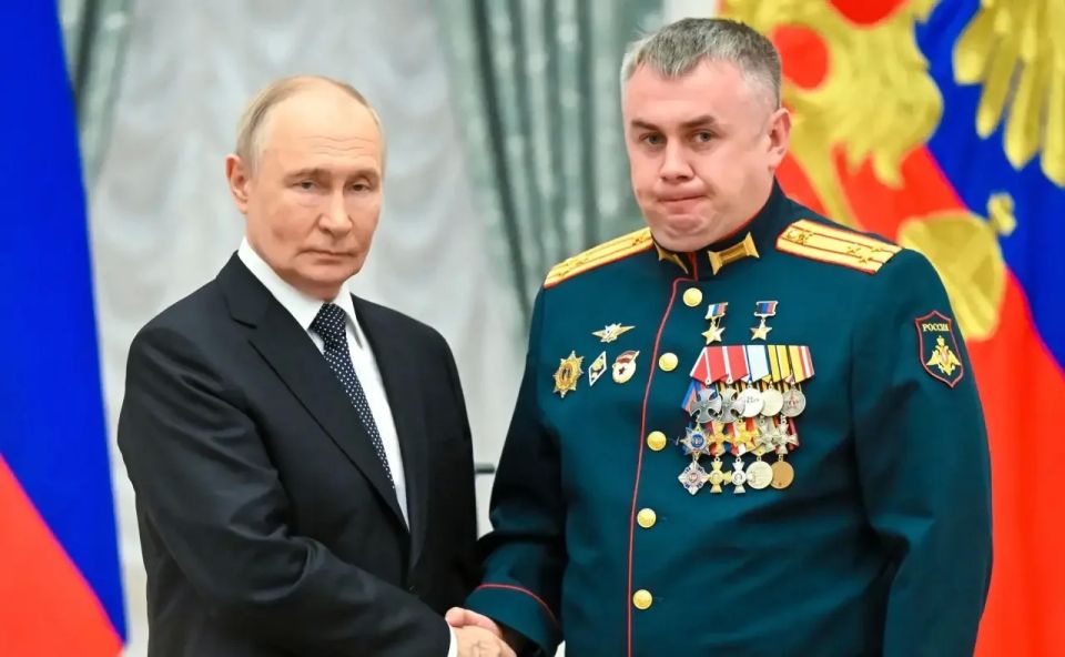 Бату Хасиков: Калмыкия – земля Героев . Поздравляю нашего земляка, уроженца Целинного района, Илью Емельянова с присвоением высшего звания Героя России! Глава государства Владимир Владимирович Путин лично вручил ему... Бату Хасиков: Калмыкия – земля Героев . Поздравляю нашего земляка, уроженца Целинного района, Илью Емельянова с присвоением высшего звания Героя России! Глава государства Владимир Владимирович Путин лично вручил ему...