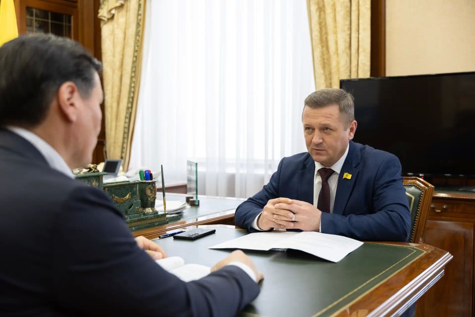 Бату Хасиков: Провел рабочую встречу с Председателем Народного Хурала (Парламента) Калмыкии Артемом Васильевичем Михайловым Бату Хасиков: Провел рабочую встречу с Председателем Народного Хурала (Парламента) Калмыкии Артемом Васильевичем Михайловым