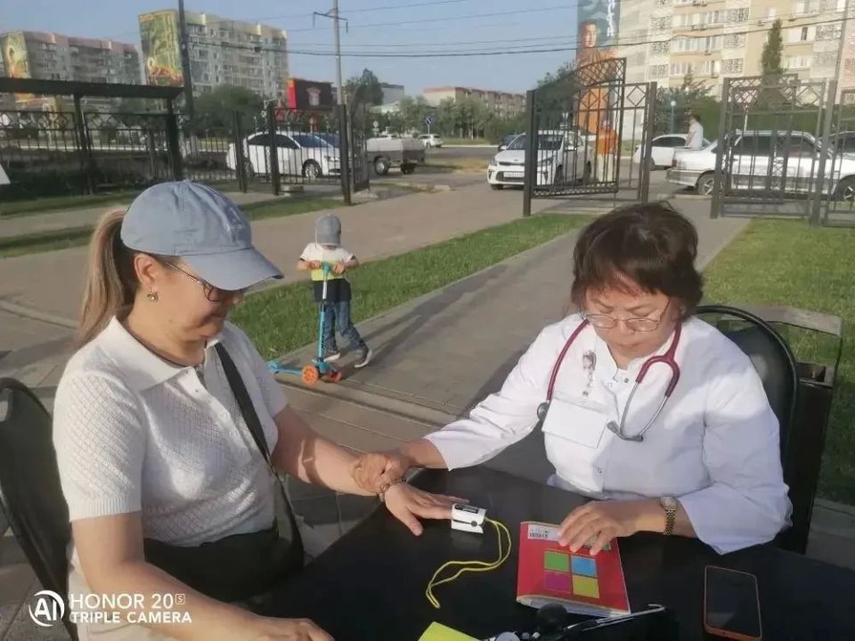 Медики городской поликлиники провели профилактический медицинский осмотр в Парке Победы Медики городской поликлиники провели профилактический медицинский осмотр в Парке Победы