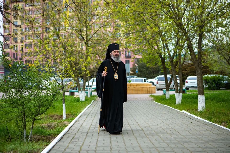 В Элисте появилась новая площадь «80-летия Явления Христа Спасителя» В Элисте появилась новая площадь «80-летия Явления Христа Спасителя»