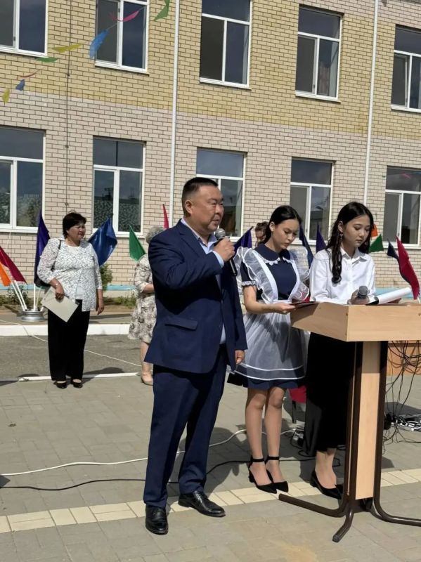 Сегодня по всей стране звучат Последние звонки Сегодня по всей стране звучат Последние звонки