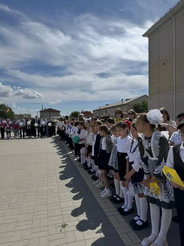 Сегодня по всей стране звучат Последние звонки Сегодня по всей стране звучат Последние звонки