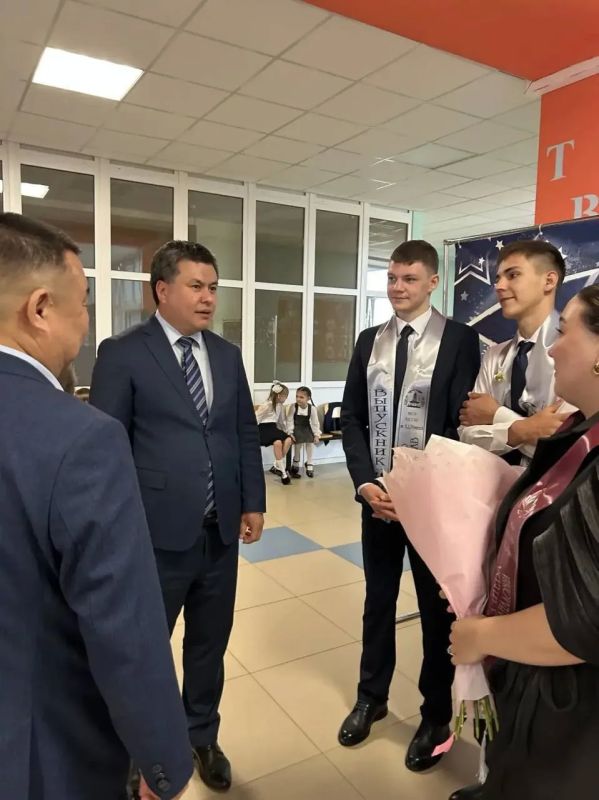 Сегодня по всей стране звучат Последние звонки Сегодня по всей стране звучат Последние звонки