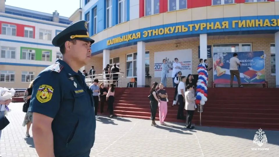 Безопасный «Последний звонок»: сотрудники МЧС России обеспечивают пожарную безопасность на торжественных линейках Безопасный «Последний звонок»: сотрудники МЧС России обеспечивают пожарную безопасность на торжественных линейках