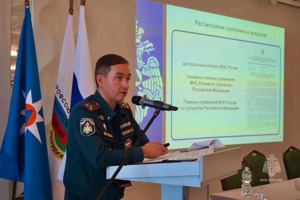 Наша коллега менеджер по персоналу группы охраны труда Главного управления регионального МЧС Яна Молчанова принимает участие в Учебно-методическом сборе по вопросам охраны труда с ответственными должностными лицами... Наша коллега менеджер по персоналу группы охраны труда Главного управления регионального МЧС Яна Молчанова принимает участие в Учебно-методическом сборе по вопросам охраны труда с ответственными должностными лицами...