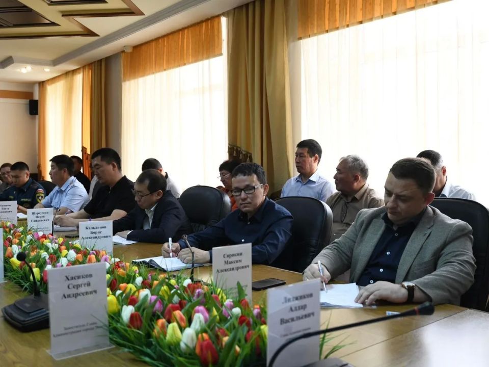 Отсутствие освещения на улицах столицы, некачественное покрытие дорожного полотна и его подтопление вызывало неудовольствие жителей Отсутствие освещения на улицах столицы, некачественное покрытие дорожного полотна и его подтопление вызывало неудовольствие жителей