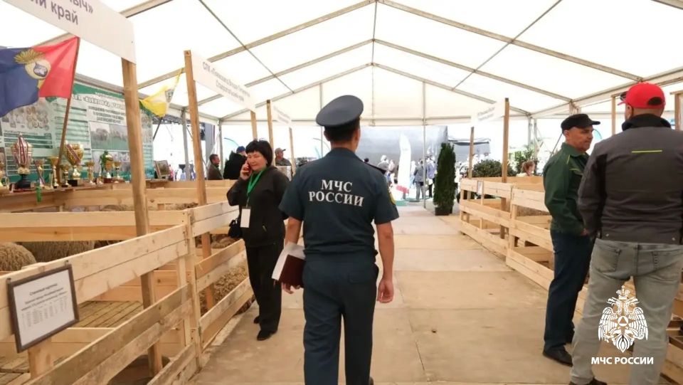 Сотрудники МЧС России обеспечивают пожарную безопасность на главном событии в сфере животноводства Сотрудники МЧС России обеспечивают пожарную безопасность на главном событии в сфере животноводства