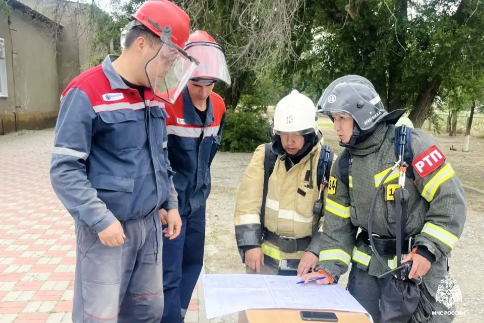 В Малых Дербетах прошли пожарно-тактические учения В Малых Дербетах прошли пожарно-тактические учения