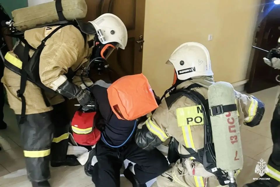 В Малых Дербетах прошли пожарно-тактические учения В Малых Дербетах прошли пожарно-тактические учения