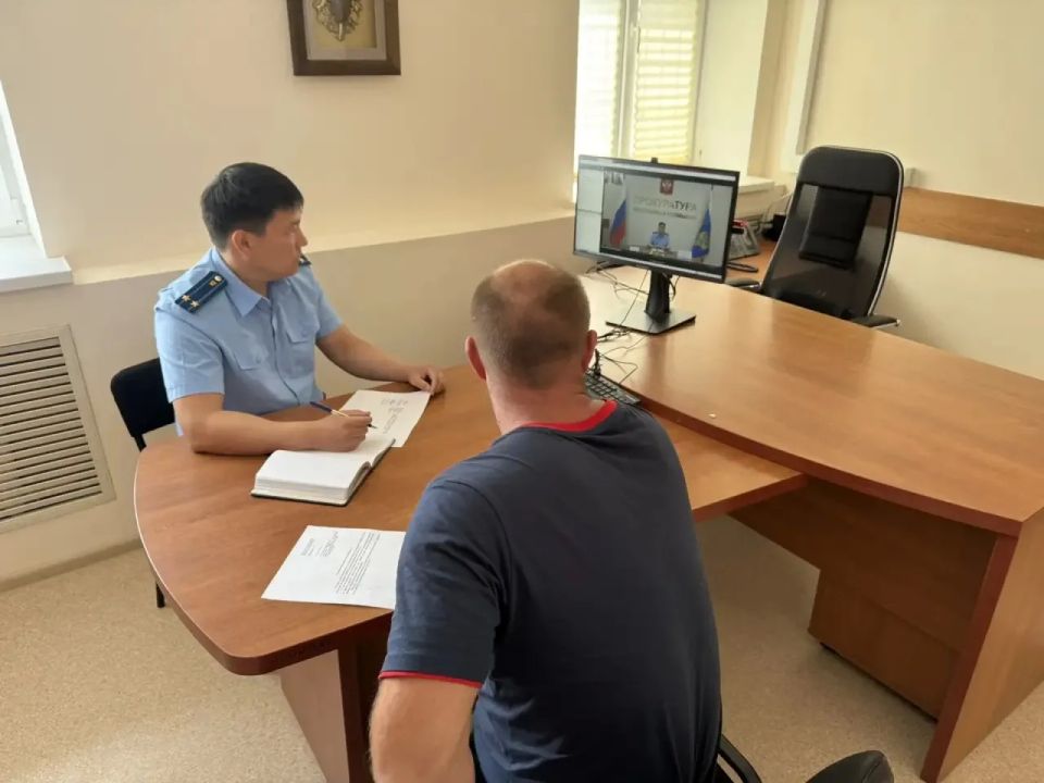 Заместитель прокурора республики провел прием жителей Октябрьского и Малодербетовского районов Заместитель прокурора республики провел прием жителей Октябрьского и Малодербетовского районов