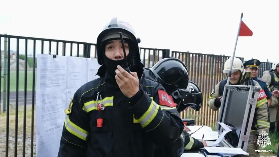 Элистинские огнеборцы провели пожарно-тактические учения на территории общежития Элистинского педагогического колледжа Элистинские огнеборцы провели пожарно-тактические учения на территории общежития Элистинского педагогического колледжа
