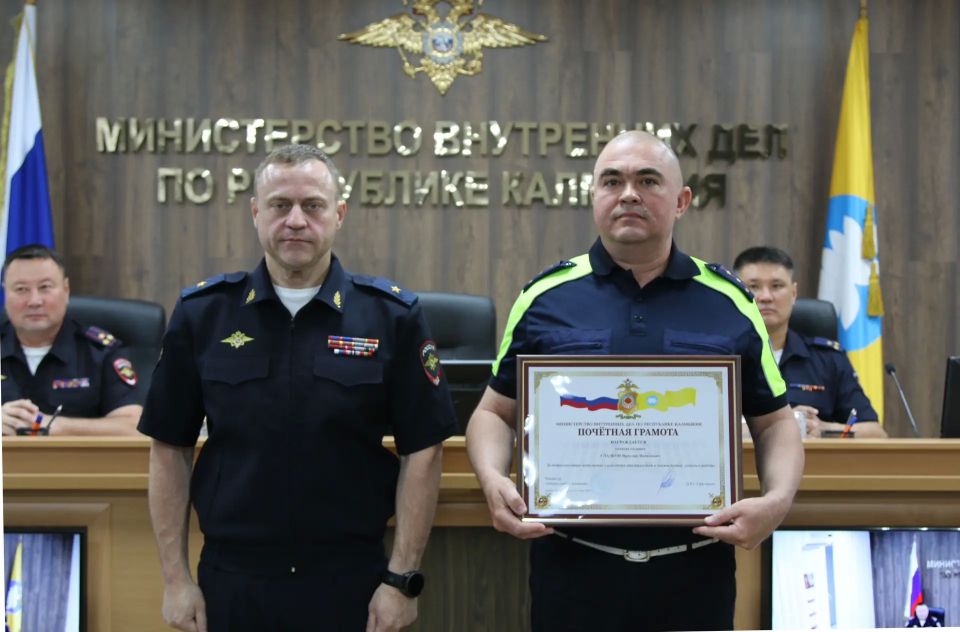 Сегодня министр внутренних дел по Республике Калмыкии генерал-майор полиции Дмитрий Григорьев провел плановое рабочее совещание с руководителями и личным составом подразделений аппарата и территориальных отделов МВД России... Сегодня министр внутренних дел по Республике Калмыкии генерал-майор полиции Дмитрий Григорьев провел плановое рабочее совещание с руководителями и личным составом подразделений аппарата и территориальных отделов МВД России...