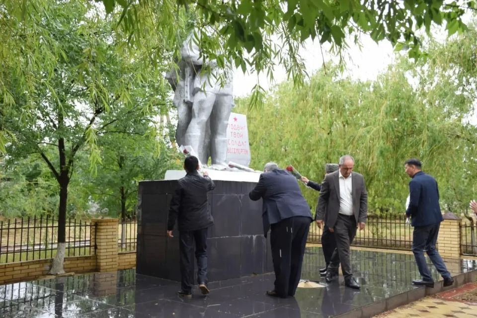 29 мая в поселке Прикумский прошли торжества, посвященные 75-летию Черноземельского района 29 мая в поселке Прикумский прошли торжества, посвященные 75-летию Черноземельского района