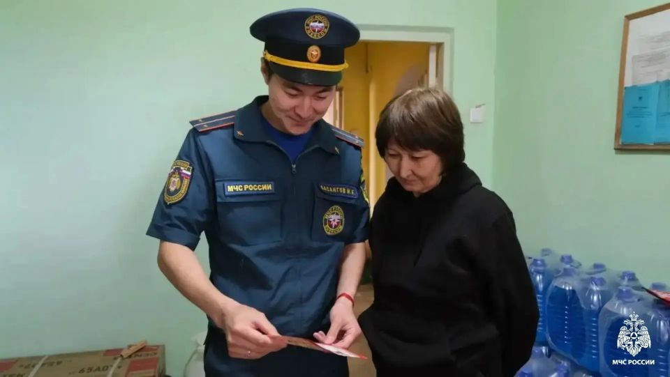 Сотрудники МЧС России проверили уровень пожарной безопасности автозаправочной станции в селе Троицкое Сотрудники МЧС России проверили уровень пожарной безопасности автозаправочной станции в селе Троицкое
