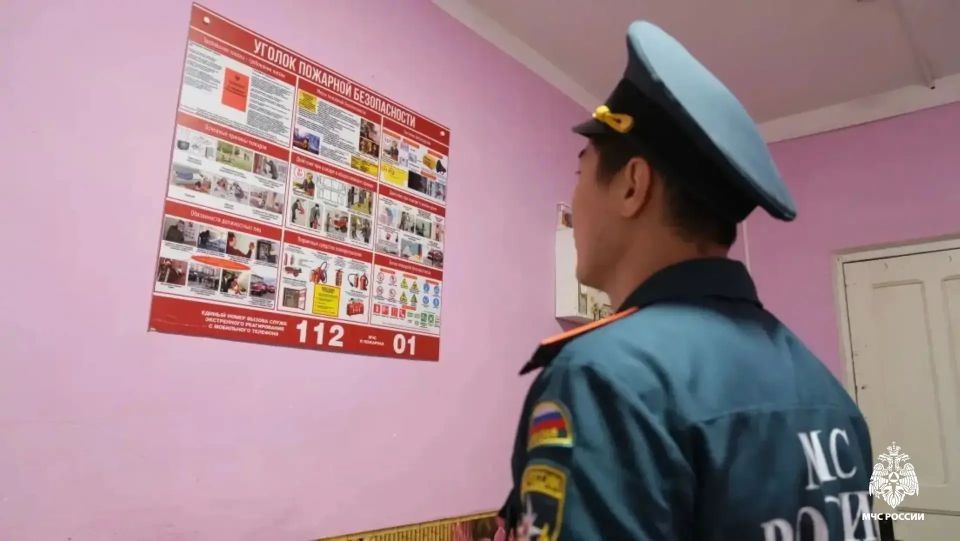 Сотрудники МЧС России проверили уровень пожарной безопасности автозаправочной станции в селе Троицкое Сотрудники МЧС России проверили уровень пожарной безопасности автозаправочной станции в селе Троицкое