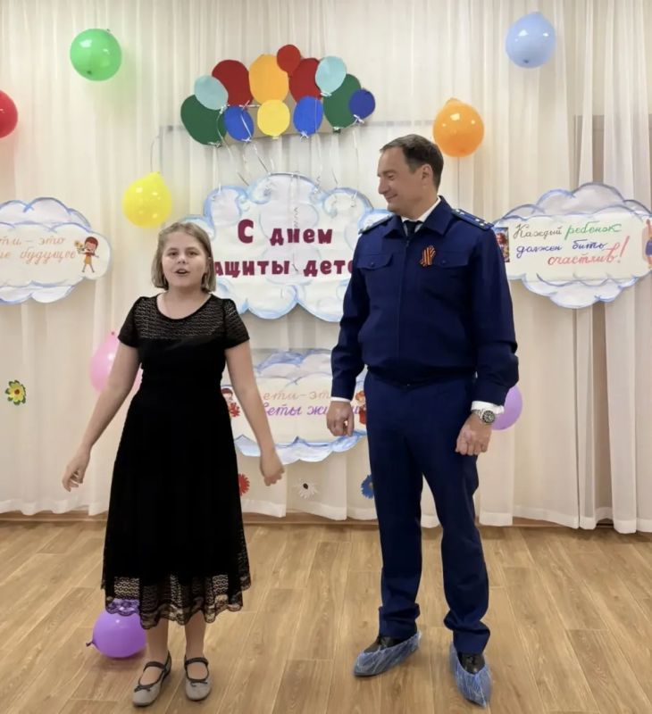 Прокуратура Республики Калмыкия поздравила своих подопечных детей – воспитанников КУ РК «Социальный приют» с Международным днем защиты детей! Прокуратура Республики Калмыкия поздравила своих подопечных детей – воспитанников КУ РК «Социальный приют» с Международным днем защиты детей!