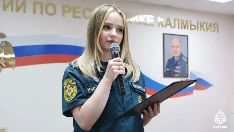 Детство под защитой: в МЧС Калмыкии подарили детям настоящий праздник Детство под защитой: в МЧС Калмыкии подарили детям настоящий праздник