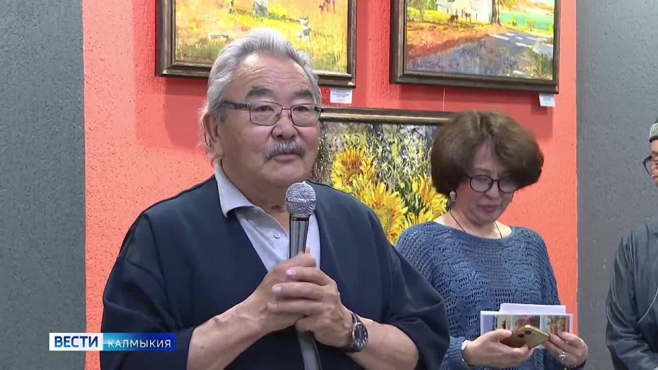 В Элисте открылась выставка «Путевые зарисовки, или Мечты об Индии и не только...» калмыцкого художника Эдуарда Сангаджиева