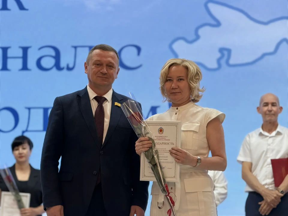 В Элисте состоялось торжественное собрание, приуроченное к профессиональному празднику — Дню социального работника В Элисте состоялось торжественное собрание, приуроченное к профессиональному празднику — Дню социального работника