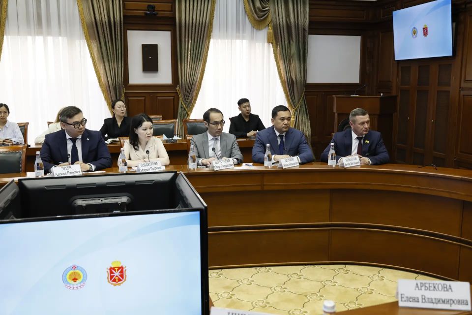 Бату Хасиков: В Калмыкию с рабочим визитом прибыла делегация Тульской области во главе с губернатором Дмитрием Вячеславовичем Миляевым Бату Хасиков: В Калмыкию с рабочим визитом прибыла делегация Тульской области во главе с губернатором Дмитрием Вячеславовичем Миляевым