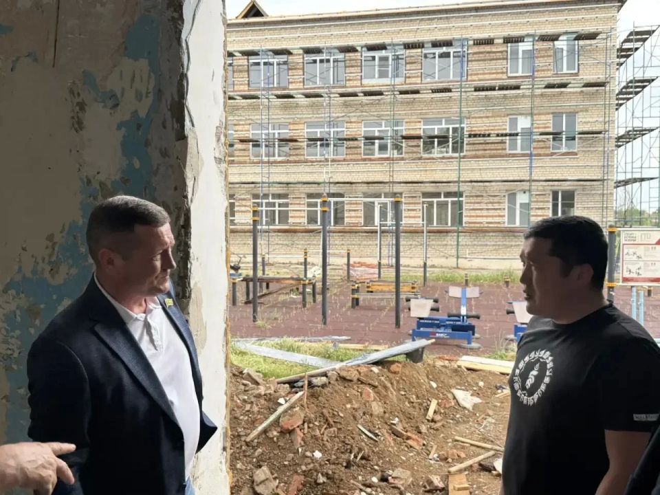Депутаты Народного Хурала Калмыкии уделяют пристальное внимание парламентскому контролю за капитальным ремонтом школ Депутаты Народного Хурала Калмыкии уделяют пристальное внимание парламентскому контролю за капитальным ремонтом школ