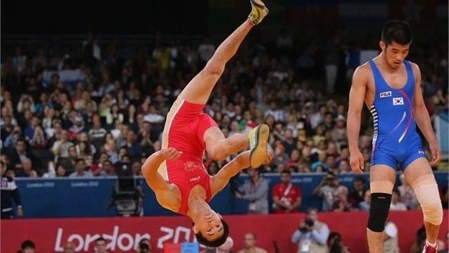 Яркие моменты из профессиональной борцовской карьеры сегодняшнего именинника Мингияна Семенова Яркие моменты из профессиональной борцовской карьеры сегодняшнего именинника Мингияна Семенова