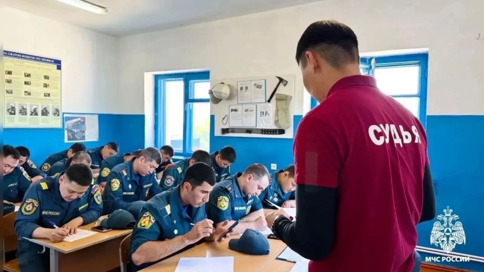 В Калмыкии определили лучших огнеборцев В Калмыкии определили лучших огнеборцев