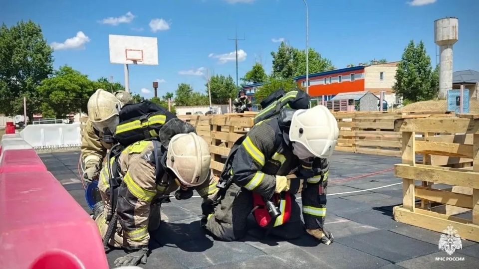 В Калмыкии определили лучших огнеборцев В Калмыкии определили лучших огнеборцев