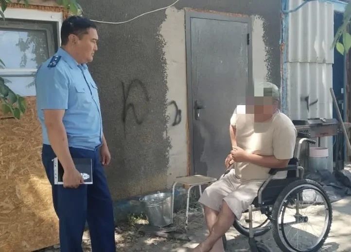 Прокурор Приютненского района провел выездной прием граждан, проживающих в с. Воробьевка Прокурор Приютненского района провел выездной прием граждан, проживающих в с. Воробьевка