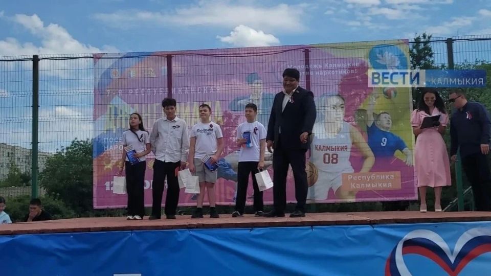 Сеголня на стадионе «Восточный» в рамках Джангариады состоялось торжественное вручение паспортов подросткам, достигшим 14 лет Сеголня на стадионе «Восточный» в рамках Джангариады состоялось торжественное вручение паспортов подросткам, достигшим 14 лет