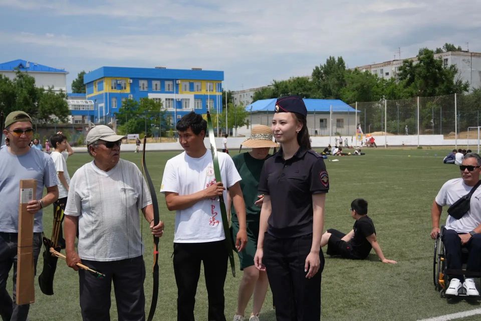 Полицейские Калмыкии обеспечивают охрану общественного порядка на мероприятиях, посвященных празднованию Дня России Полицейские Калмыкии обеспечивают охрану общественного порядка на мероприятиях, посвященных празднованию Дня России