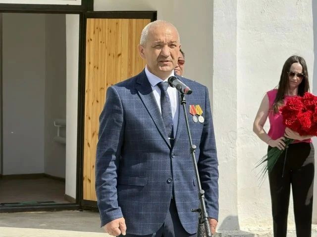 В Приютненском районе открыли мемориальные плиты погибшим участникам СВО В Приютненском районе открыли мемориальные плиты погибшим участникам СВО