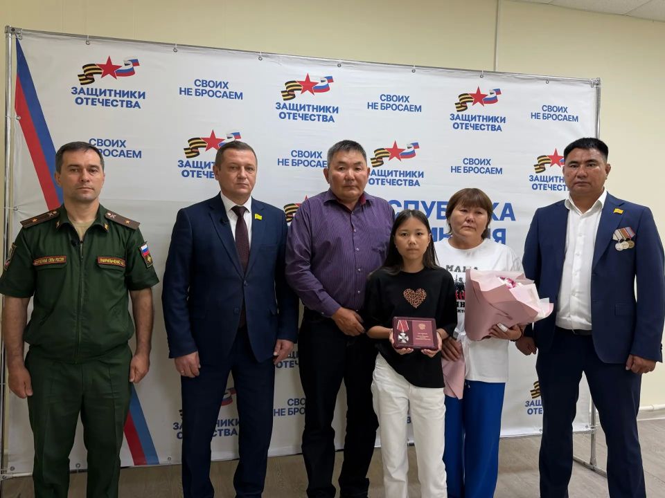Сегодня в здании филиала фонда «Защитники Отечества» состоялась церемония вручения государственной награды Сегодня в здании филиала фонда «Защитники Отечества» состоялась церемония вручения государственной награды