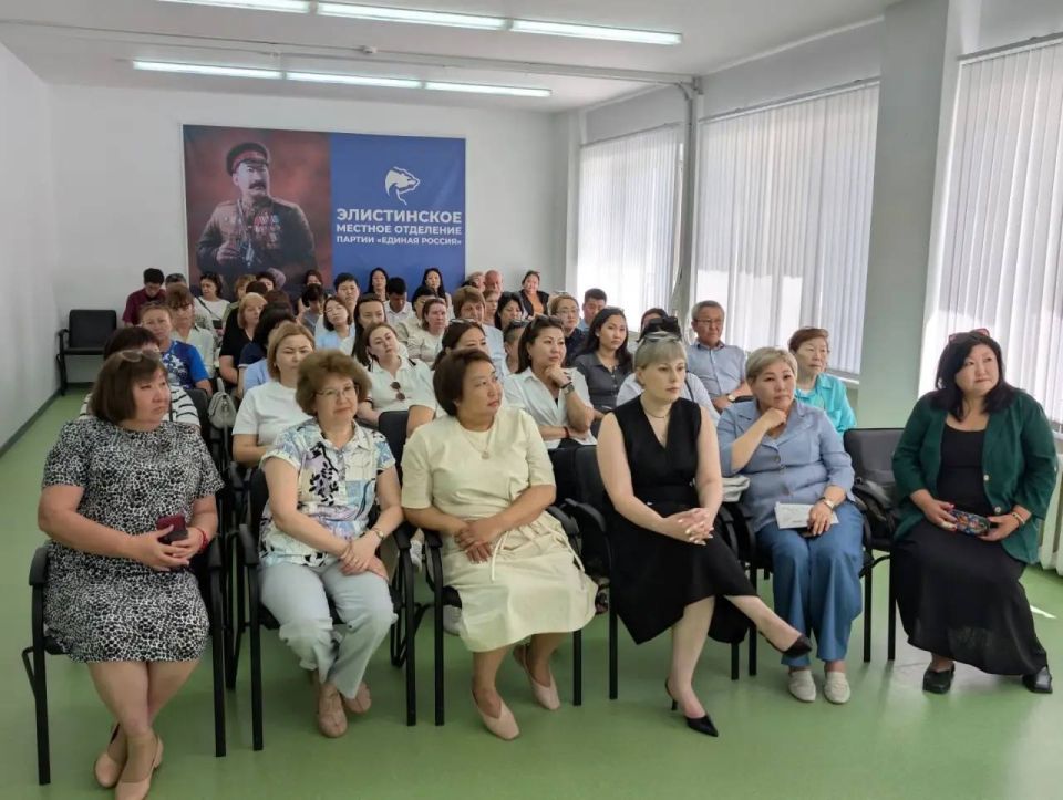Акцент на развитие. Капитальный ремонт школ и детских садов, а также благоустройство территорий образовательных учреждений стали основными темами встречи Главы города - Председателя #ЭГС Максима Сорокина и депутата Народного... Акцент на развитие. Капитальный ремонт школ и детских садов, а также благоустройство территорий образовательных учреждений стали основными темами встречи Главы города - Председателя #ЭГС Максима Сорокина и депутата Народного...