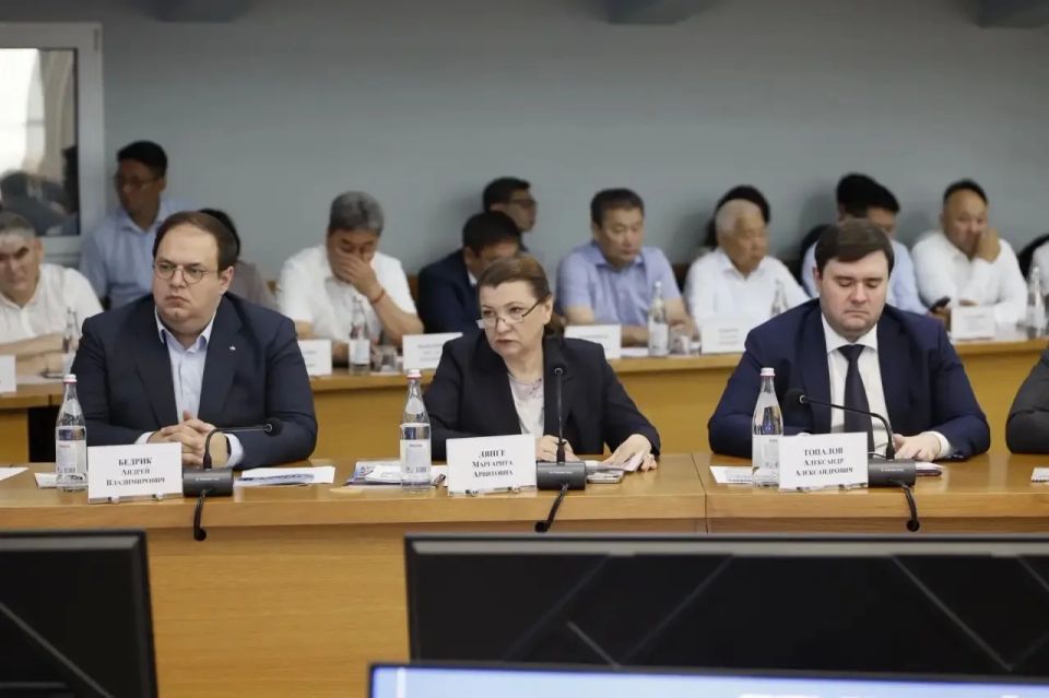 Бату Хасиков: Единство народов России – основа нашего общего будущего Бату Хасиков: Единство народов России – основа нашего общего будущего