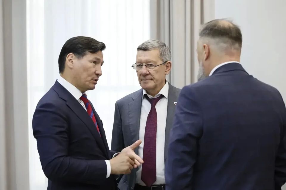 Бату Хасиков: Единство народов России – основа нашего общего будущего Бату Хасиков: Единство народов России – основа нашего общего будущего