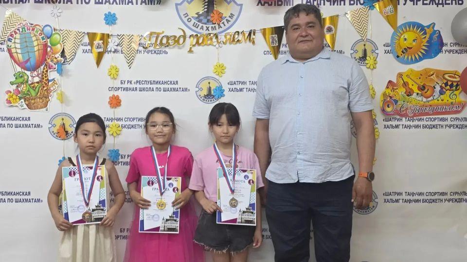 Абсолютной чемпионкой младшей группы "Элистинское лето 2026" стала Аджиева Иляна Абсолютной чемпионкой младшей группы "Элистинское лето 2026" стала Аджиева Иляна